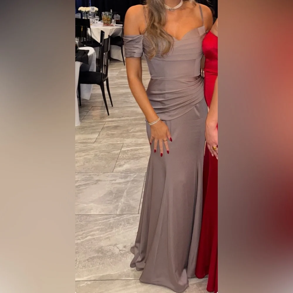 Elegant Off-Shoulder Gown in Mauve - Picture 3 of 3